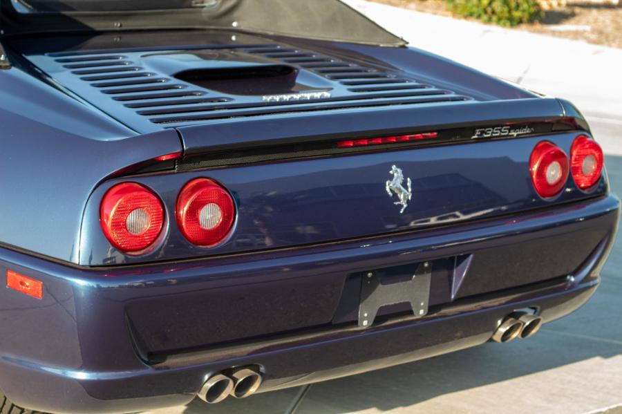 Детали экстерьера Ferrari F355 Spider 1995 года  (фото 45 из 149)